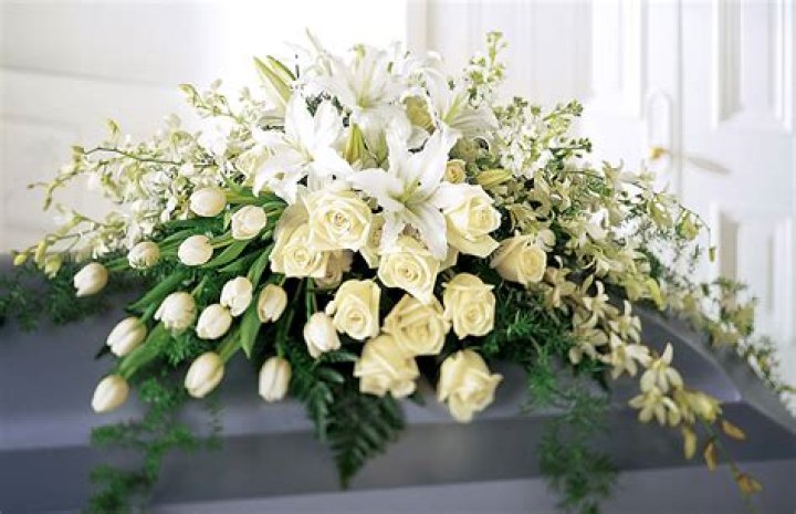 appropriate flowers for death anniversary
