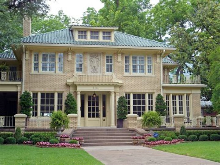 best trim color for yellow brick house