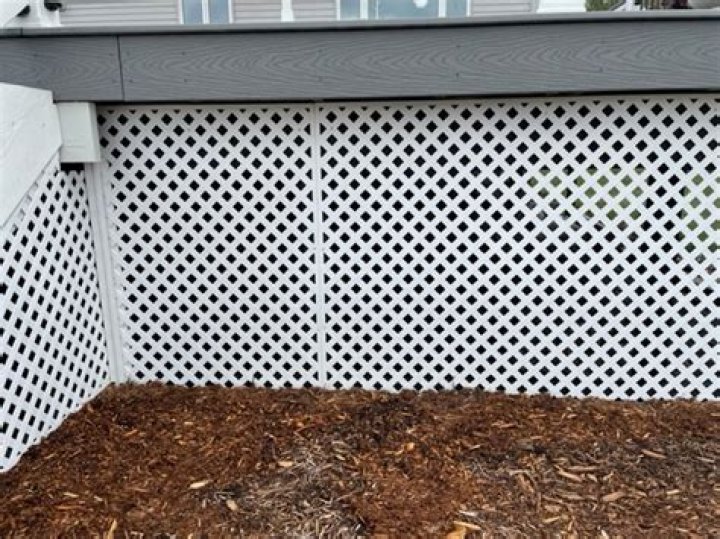 best way to stain lattice