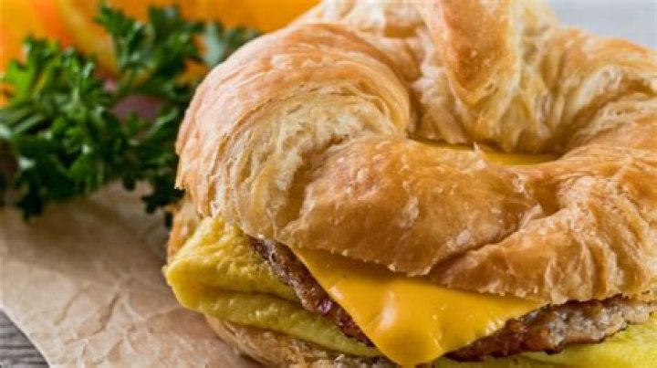 burger king sausage egg and cheese croissant calories