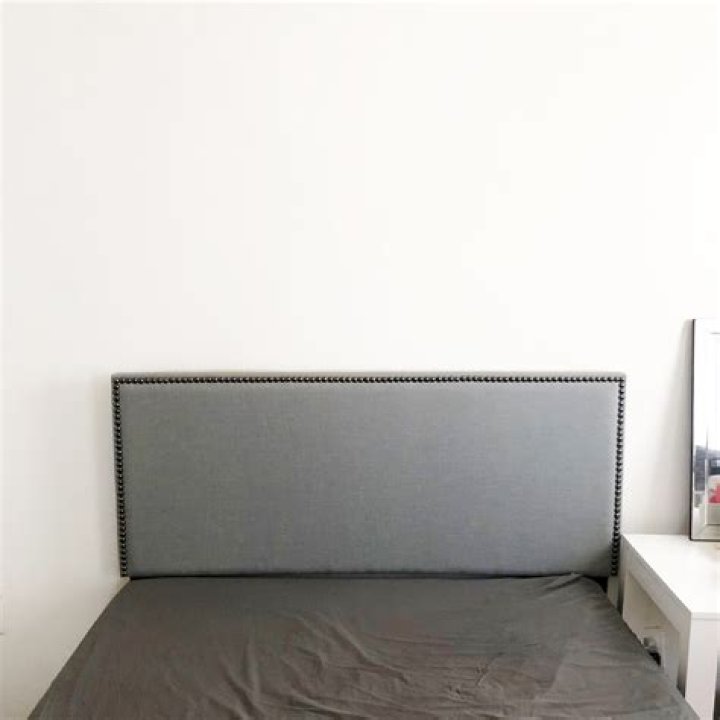 can a full headboard fit a queen bed