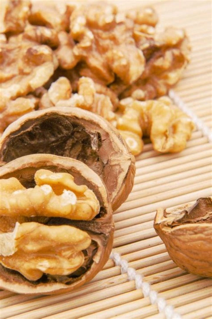 can dogs eat walnut shells