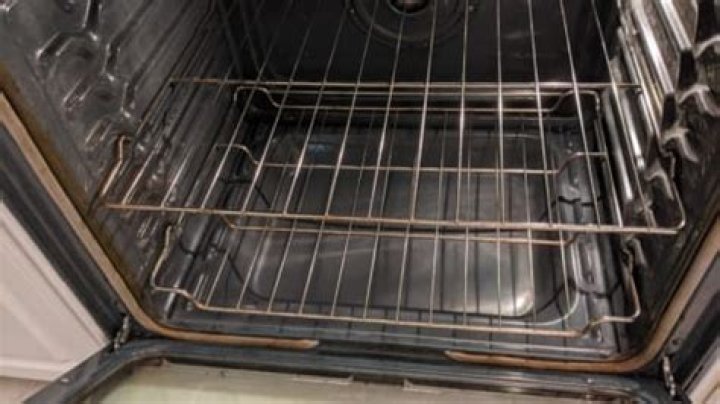 can i use oven cleaner on my whirlpool aqualift oven