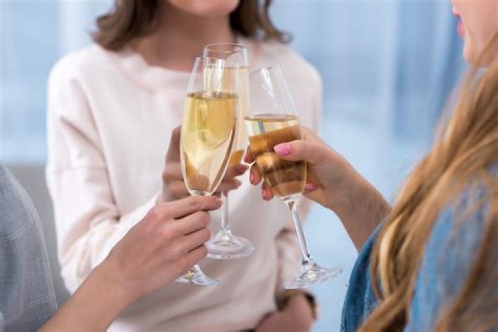can you drink champagne while pregnant