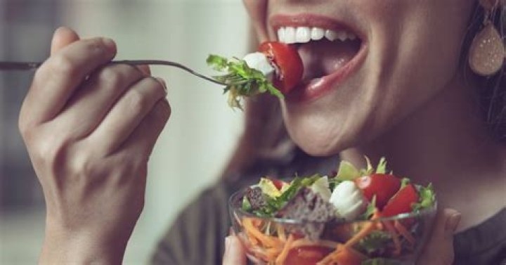 can you eat salad with dentures