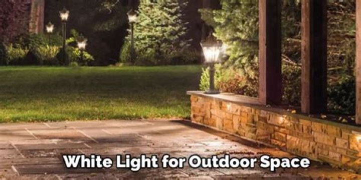 can you use indoor light bulbs outside