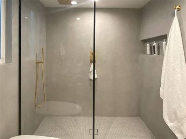 can you use mastic on shower walls