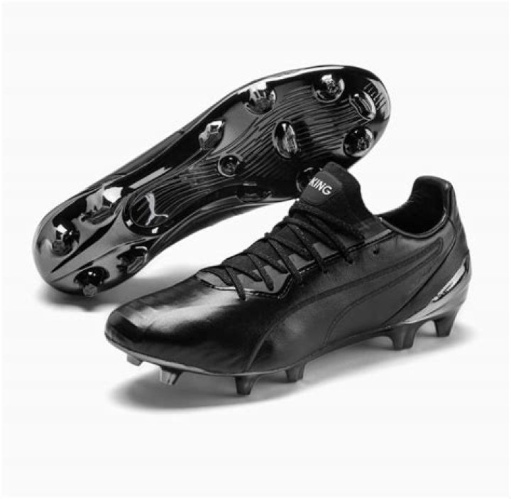 can you wear cleats on turf
