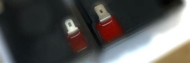 difference between f1 and f2 battery terminals