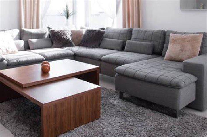 does brown sofa go with grey carpet