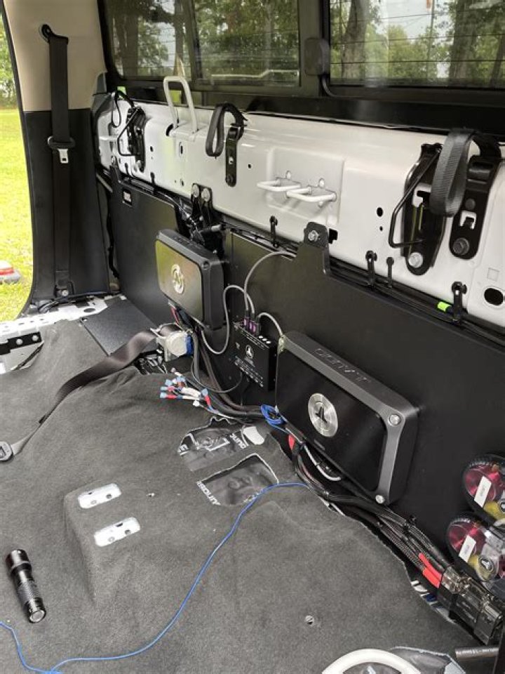 does my car have an amplifier