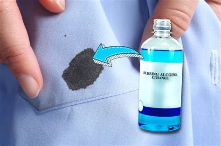 does rubbing alcohol remove blood stains