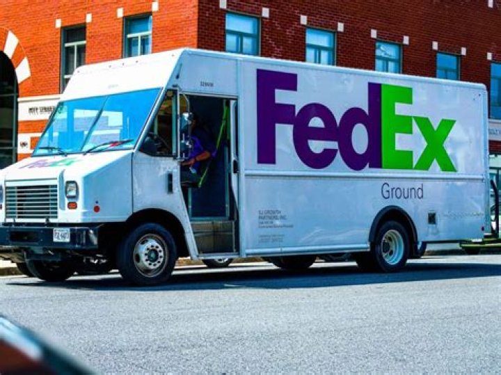 fedex hiring age