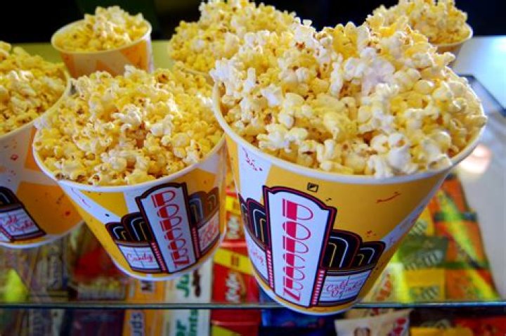 how many carbs in movie theater popcorn