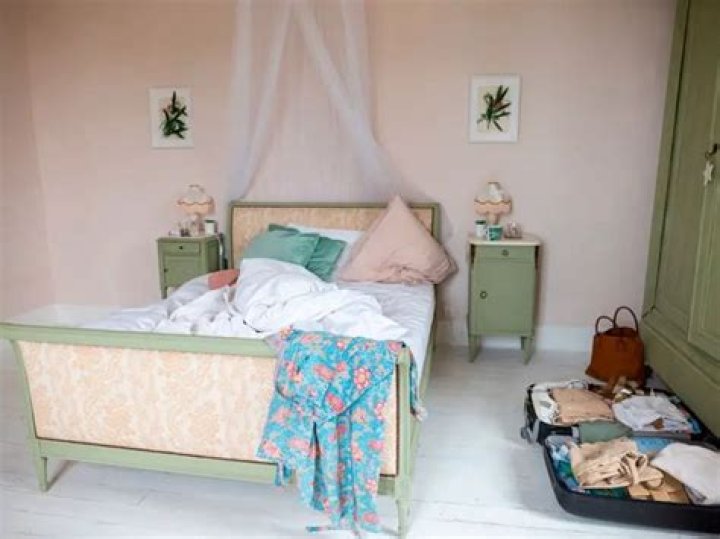 how to arrange a single room