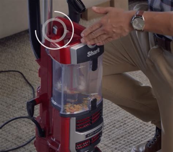 how to empty a shark navigator vacuum