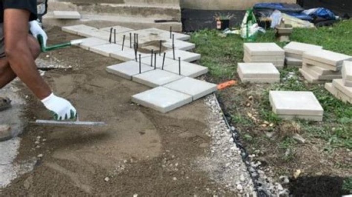 how to lay concrete pavers