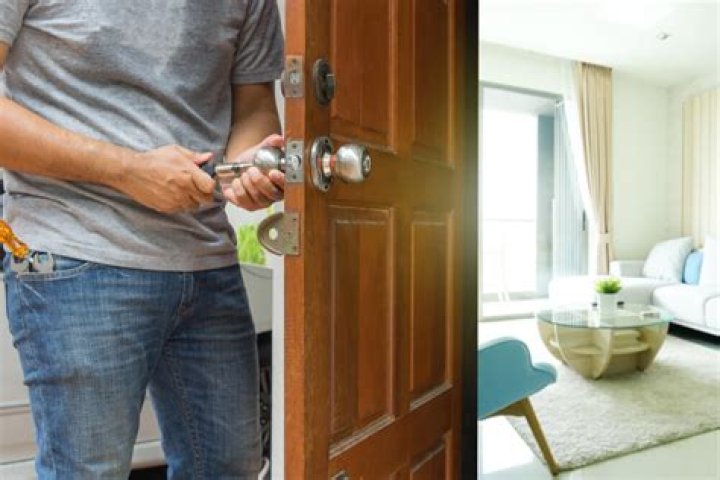 how to open a frozen house door