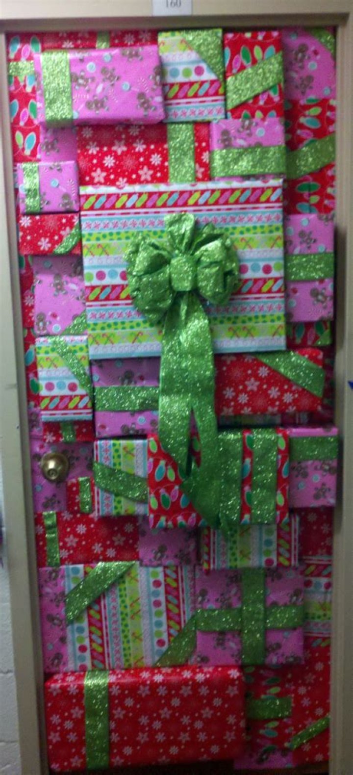 how to wrap a door with wrapping paper