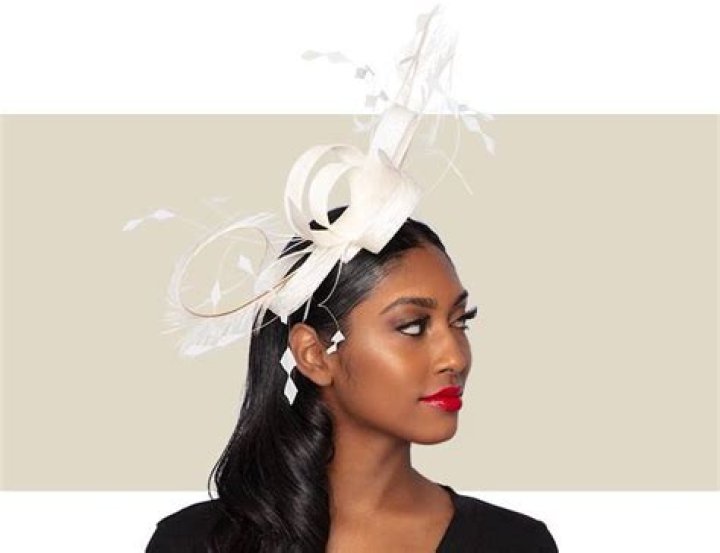 should fascinator match dress or shoes