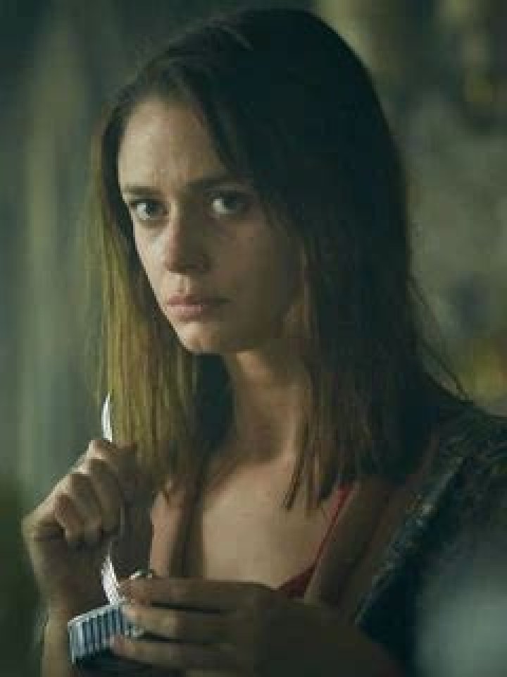 vera claythorne character traits