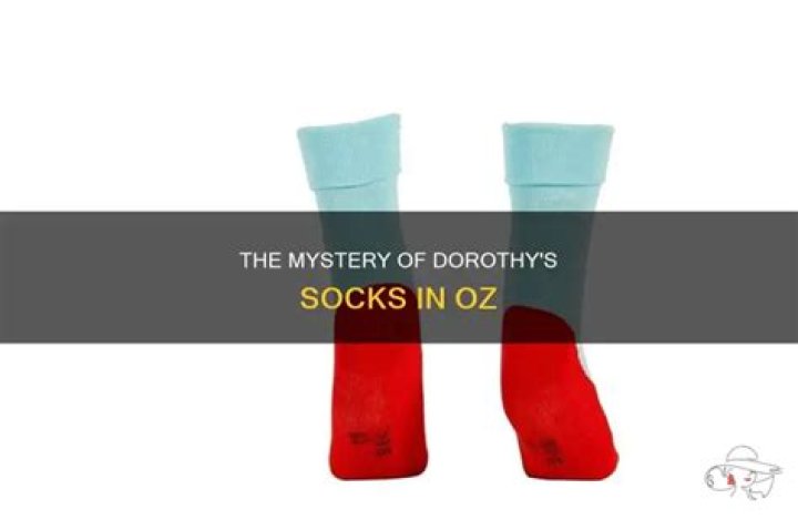 what color were dorothy’s socks in the wizard of oz