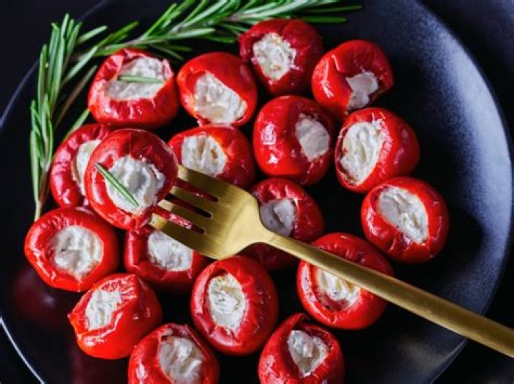 what do pimentos taste like