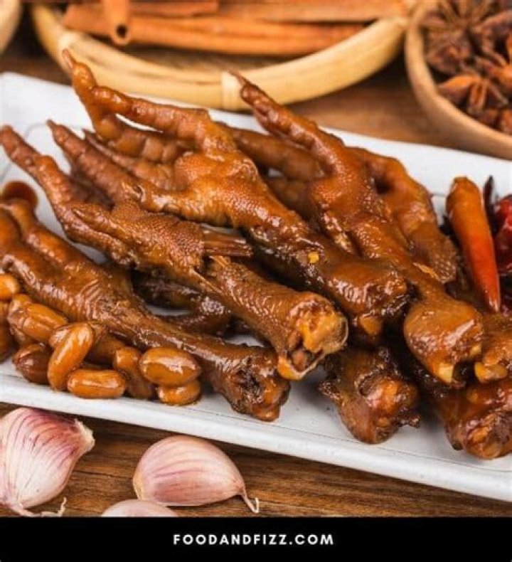 what does chicken feet taste like