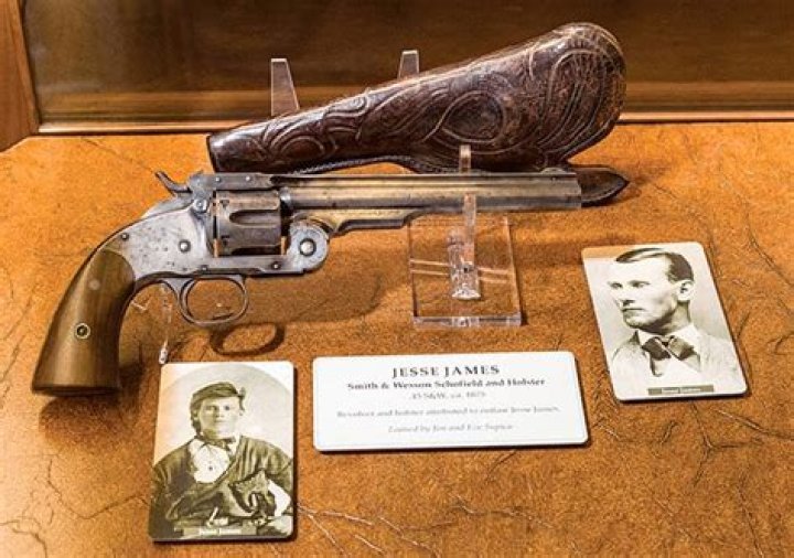 what gun did jesse james use