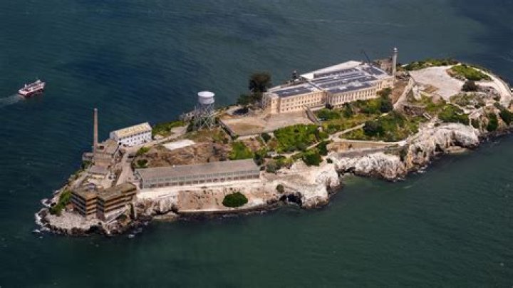 where did alcatraz prisoners go when it closed
