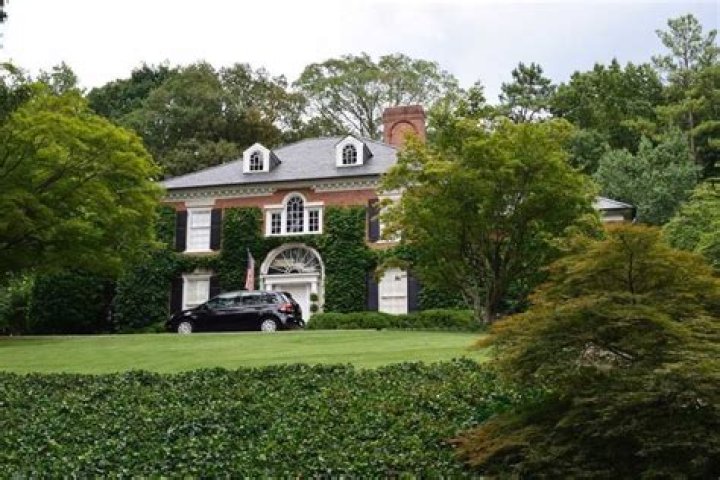 where do celebrities live in atlanta