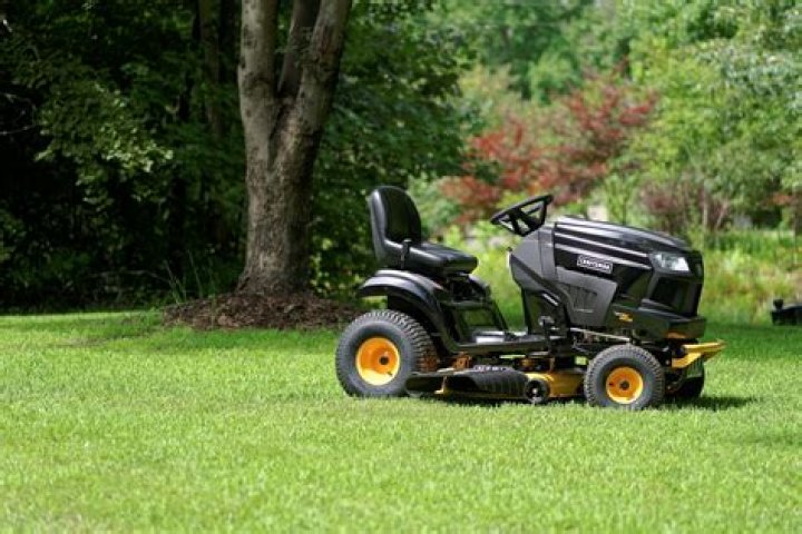 who makes craftsman pro series lawn tractors