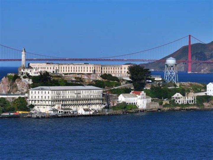 why did alcatraz close
